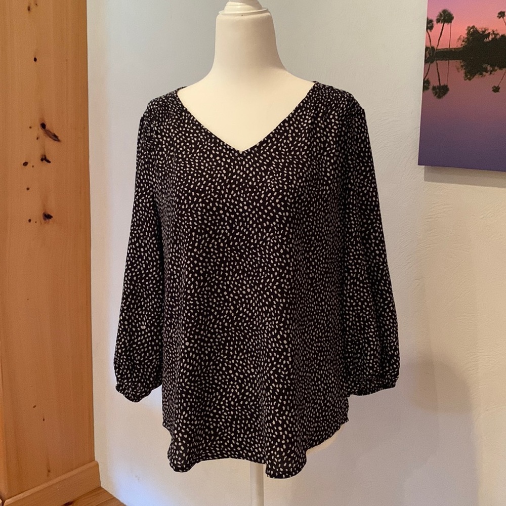 Dress shirt polyester/spandex. Black and white.